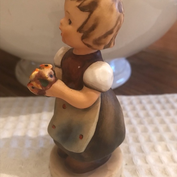 Vintage M. J. Hummel Goebel “For Mother” Girl with Flowers 257  1963 No Box - Picture 2 of 7